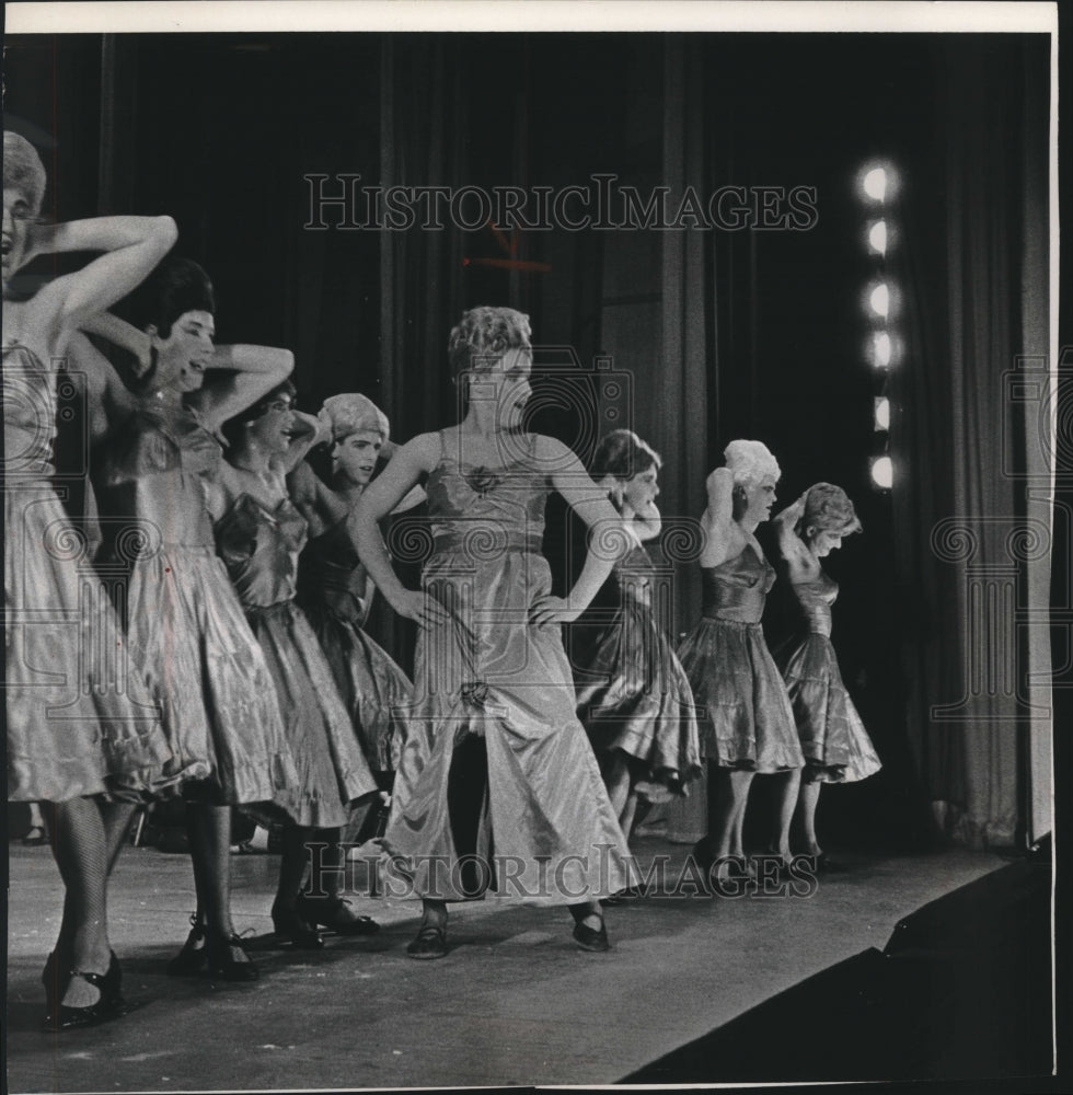 1963 Press Photo Haresfoot production of &quot;Destry Rides Again&quot; at Pabst Theater - Historic Images