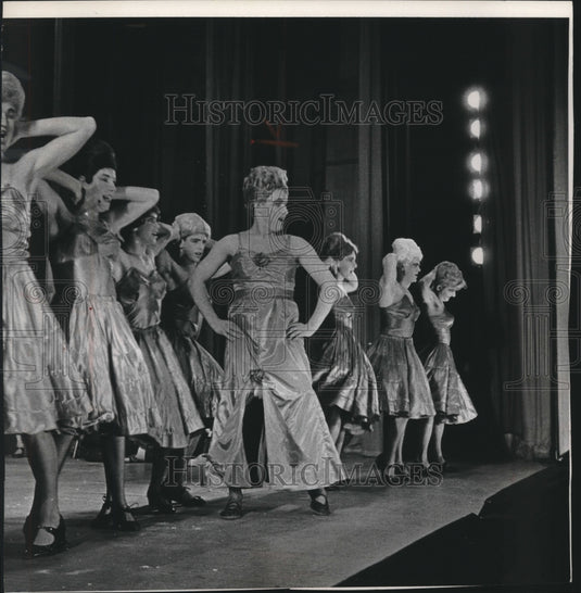1963 Press Photo Haresfoot production of "Destry Rides Again" at Pabst Theater - Historic Images