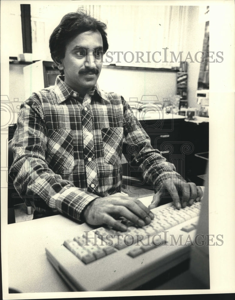 1986 Kishore Ramachandran student at University of Wisconsin-Madison - Historic Images