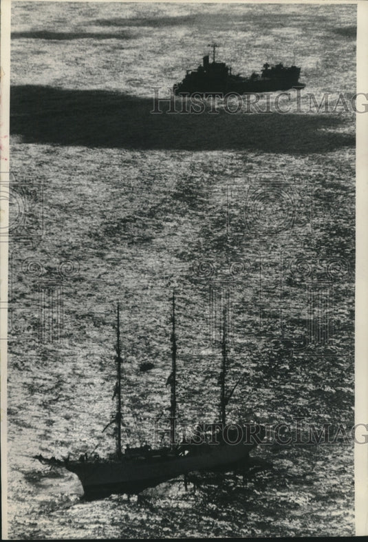1964 Press Photo Ships Christian Radich And USS De Soto County, Milwaukee Harbor - Historic Images