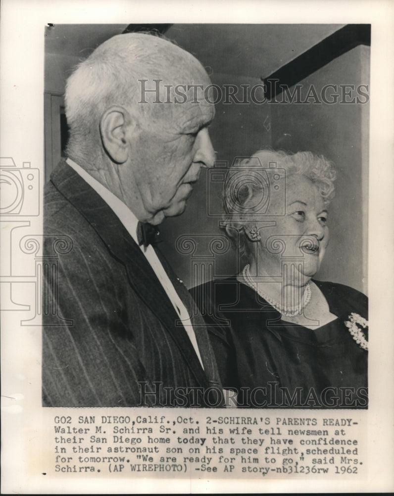 1962 Press Photo Walter M, Schirra, talk to press at San Diego Californian home - Historic Images