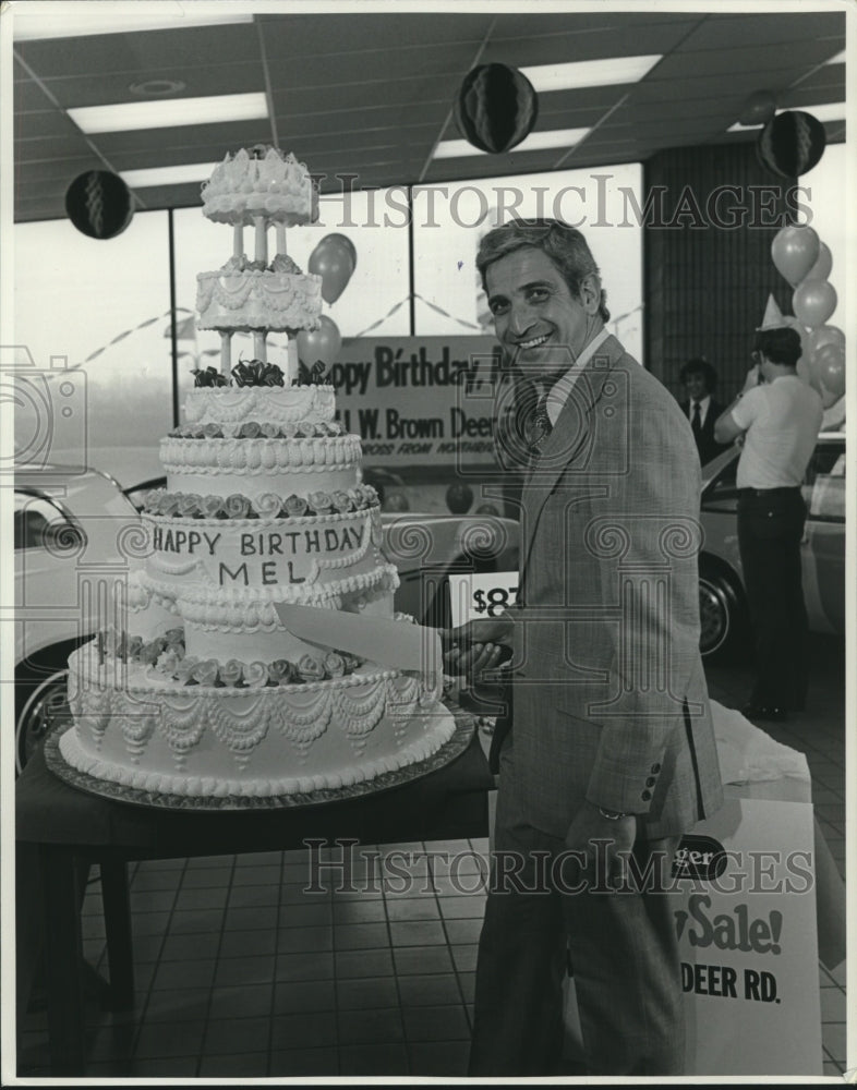 1976, Mel Schlesinger cut cake for anniversary, Schlesinger Chevrolet - Historic Images