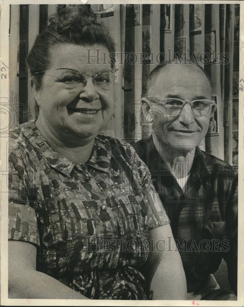 1985 Press Photo Jacob Schlamp, wife, speak about Milwaukee&#39;s first teen home - Historic Images