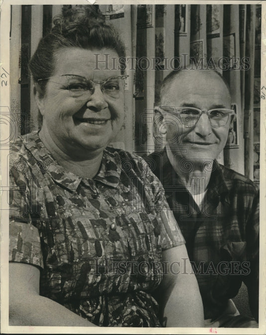 1985 Press Photo Jacob Schlamp, wife, speak about Milwaukee's first teen home - Historic Images