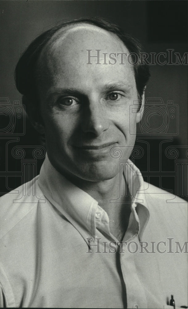 1988, Patrick Sullivan, Milwaukee-area locksmith with a doctorate - Historic Images