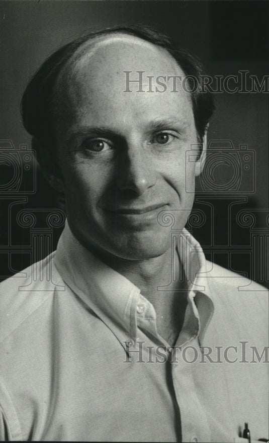 1988, Patrick Sullivan, Milwaukee-area locksmith with a doctorate - Historic Images