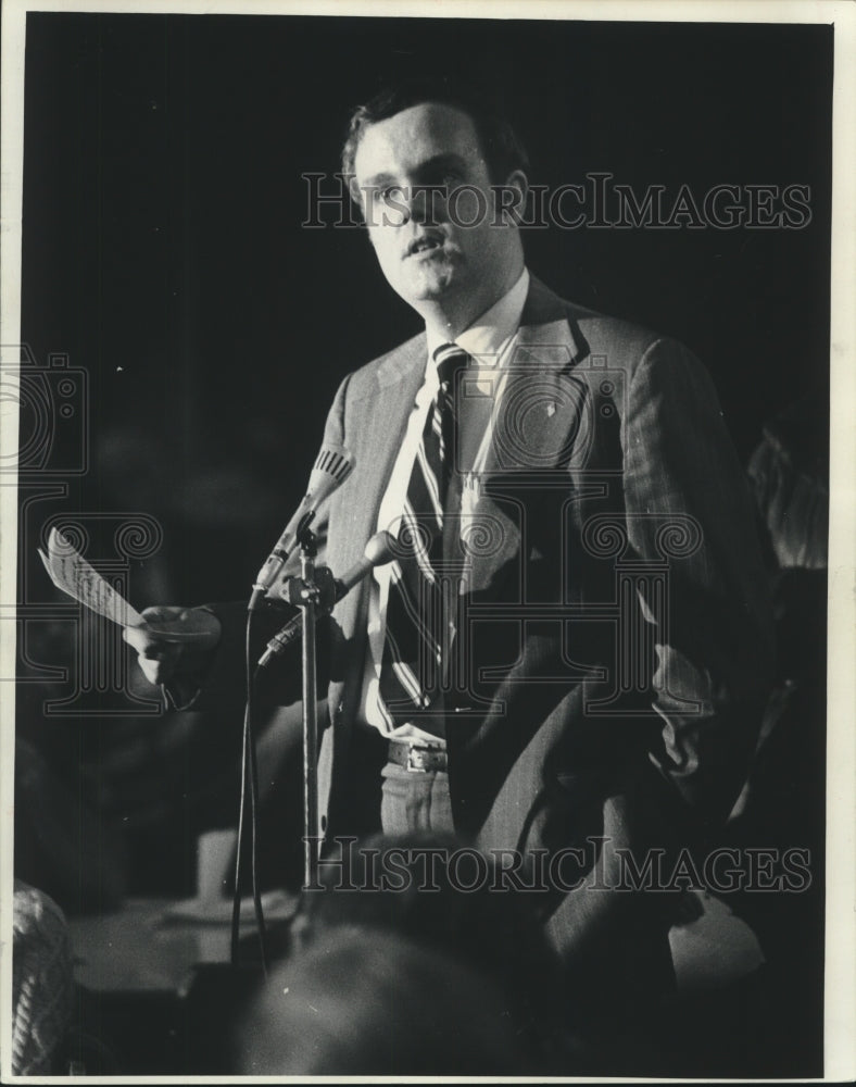 1975 F. James Sensenbrenner, Jr. of Milwaukee - Historic Images