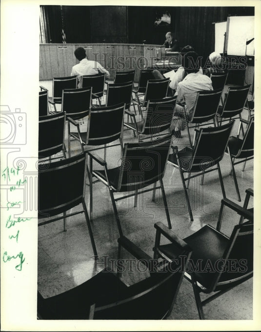 1983 Press Photo Rep. F. James Sensenbrenner Jr. & audience at Germantown Hall - Historic Images