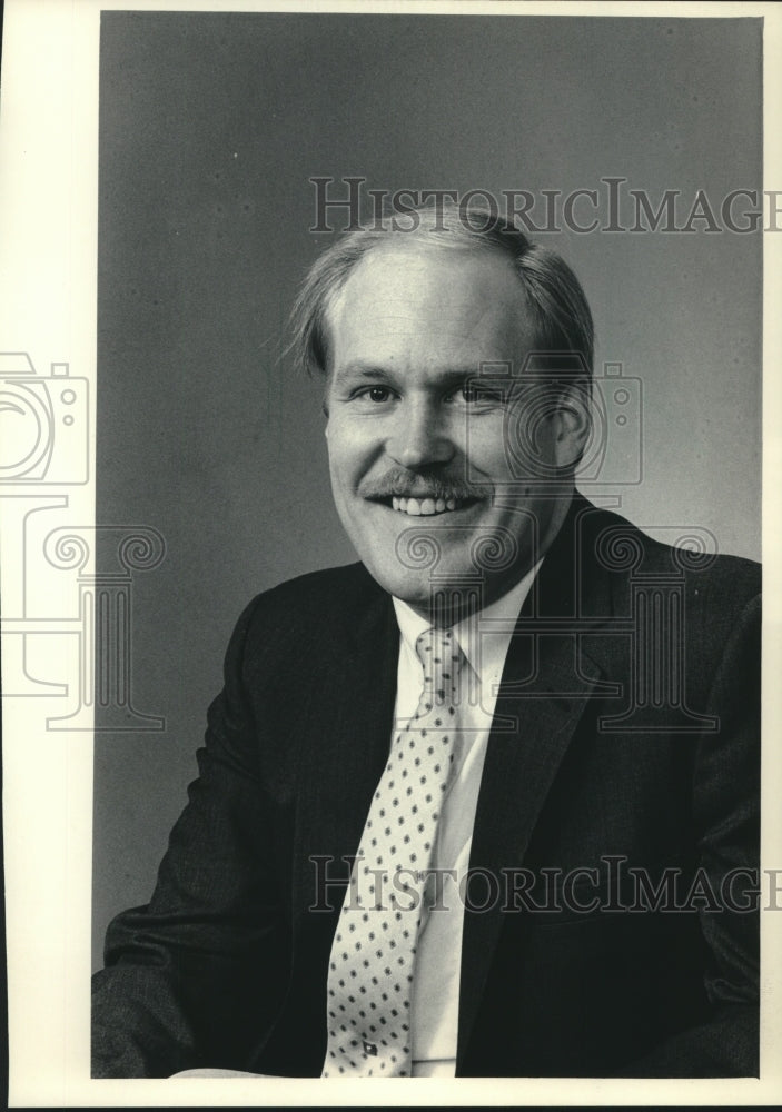 1986 Press Photo Kevin J. Schuele, business owner and operator in Milwaukee - Historic Images