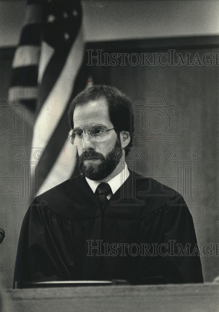 1989 Judge Charles Schudson in misdemeanor court - Historic Images