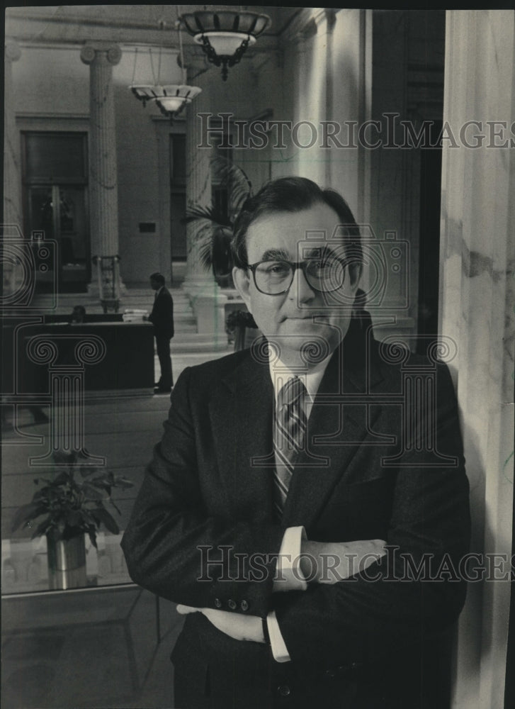 1986 Donald J. Schuenke, President of Northwestern Mutual Insurance - Historic Images