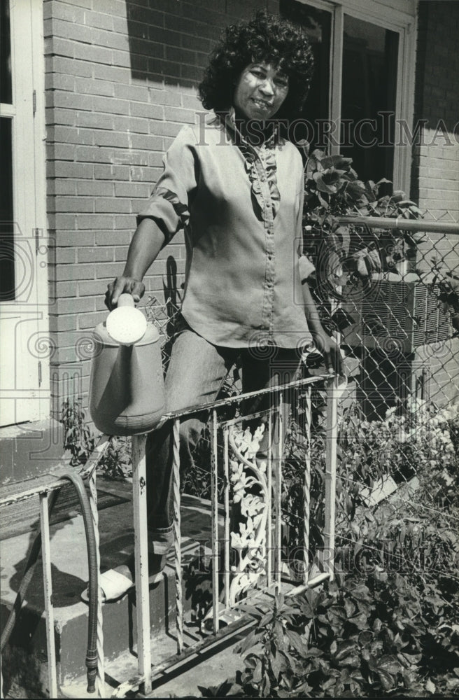 1982 Press Photo Gladys Harris, Former Teacher and Postal Clerk in Wisconsin - Historic Images