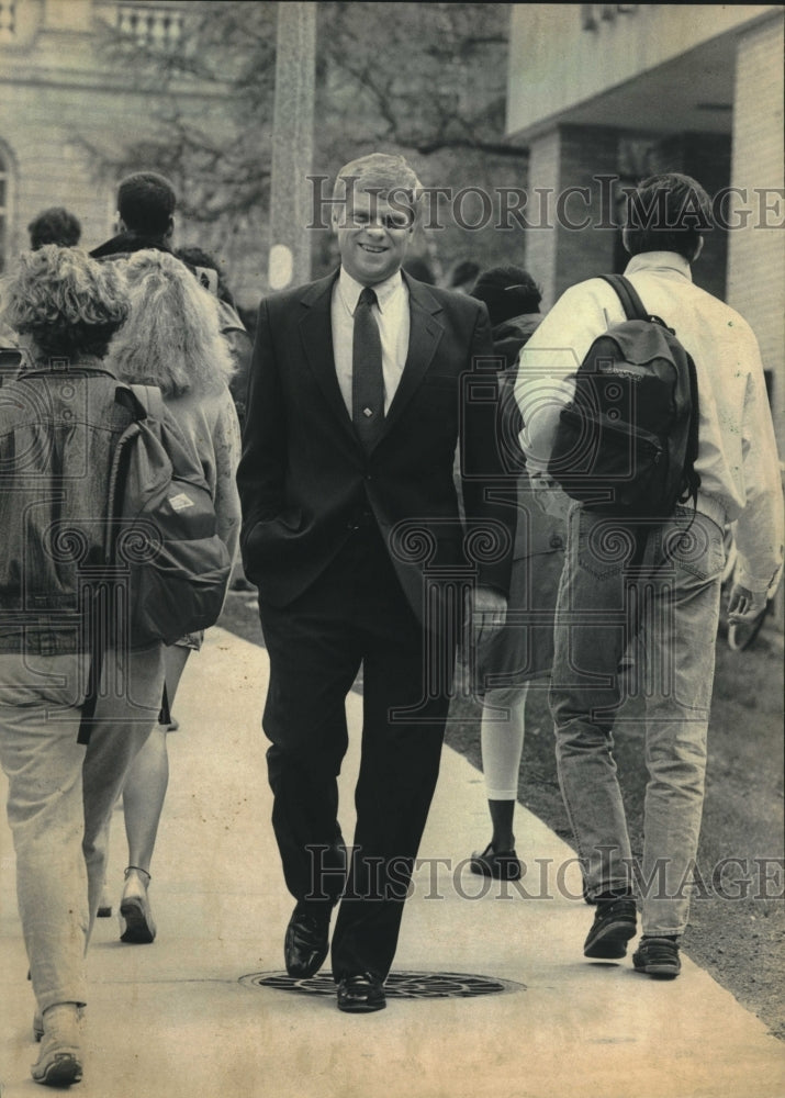 1986, Kenneth A. Shaw walked on the Madison Campus in Wisconsin - Historic Images