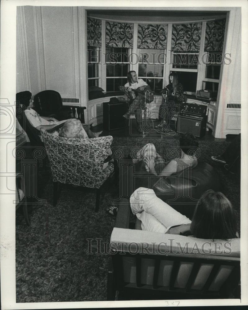 1976, Folk music was featured at UWM's A Woman's Place - mjc24969 - Historic Images