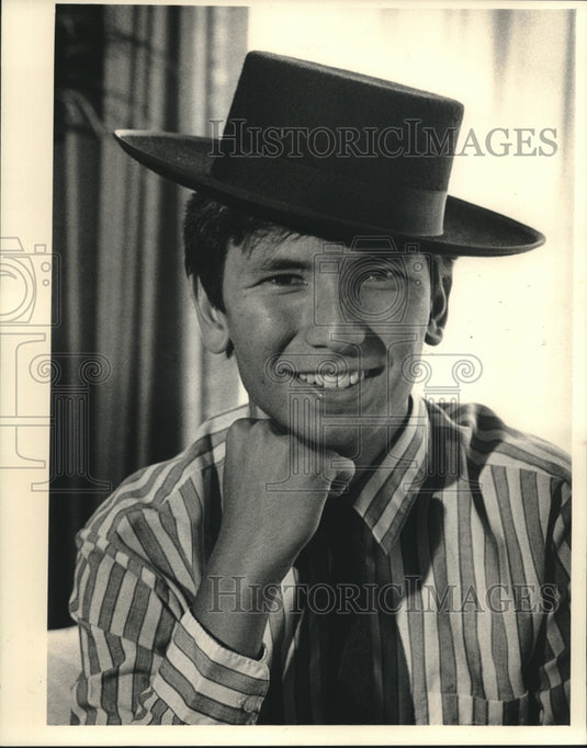 1986 Press Photo Wisconsin University student Matthew Uy spent a year in Spain - Historic Images