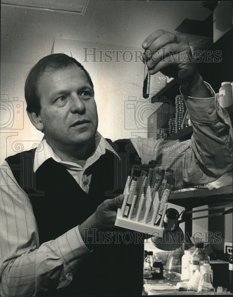 1989 Kenneth Nealson, science professor at University of Wisconsin - Historic Images