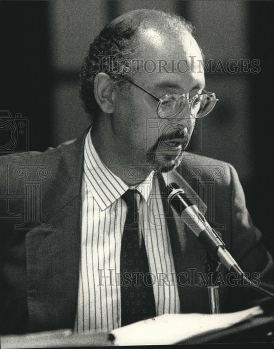 1989 School Superintendent Robert S. Peterkin at budget hearing - Historic Images