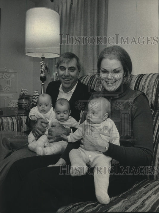 1985 Press Photo Earl & LoAnn Petermann now have three daughters, Wisconsin - Historic Images