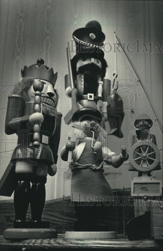 1986 Press Photo Exotic incense burners in Barbara Persinger Christmas Shop - Historic Images