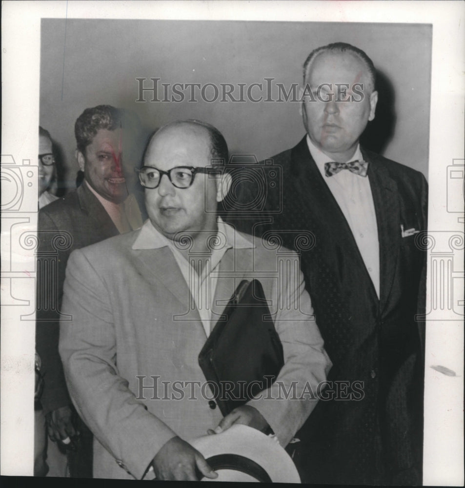 1959 Press Photo Marcos Perez Jimenez With Others Is Charged With Crime In Miami - Historic Images