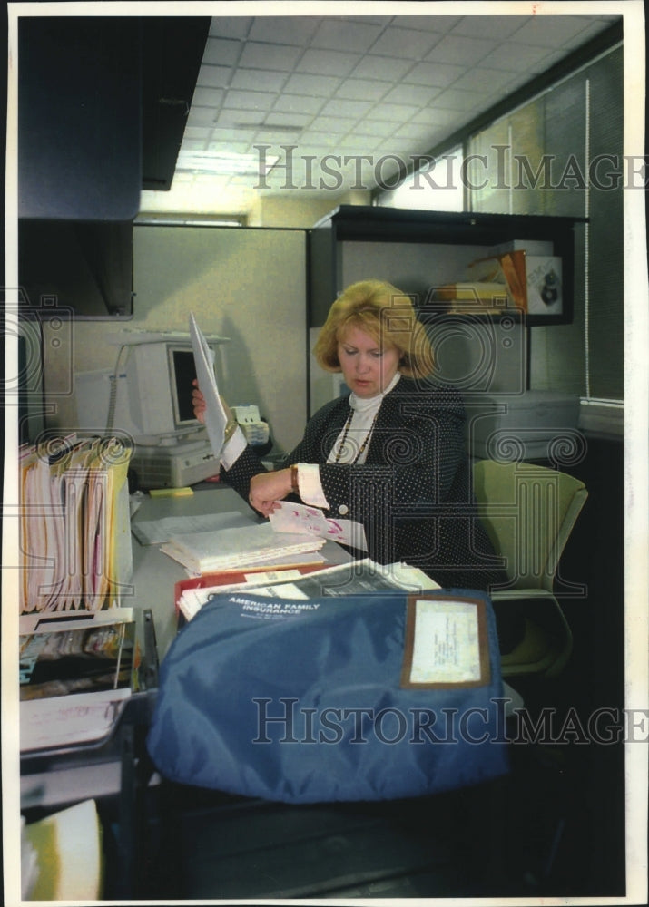 1994, Nancy Johnson Works From Her State Cubicle Desk - mjc25025 - Historic Images