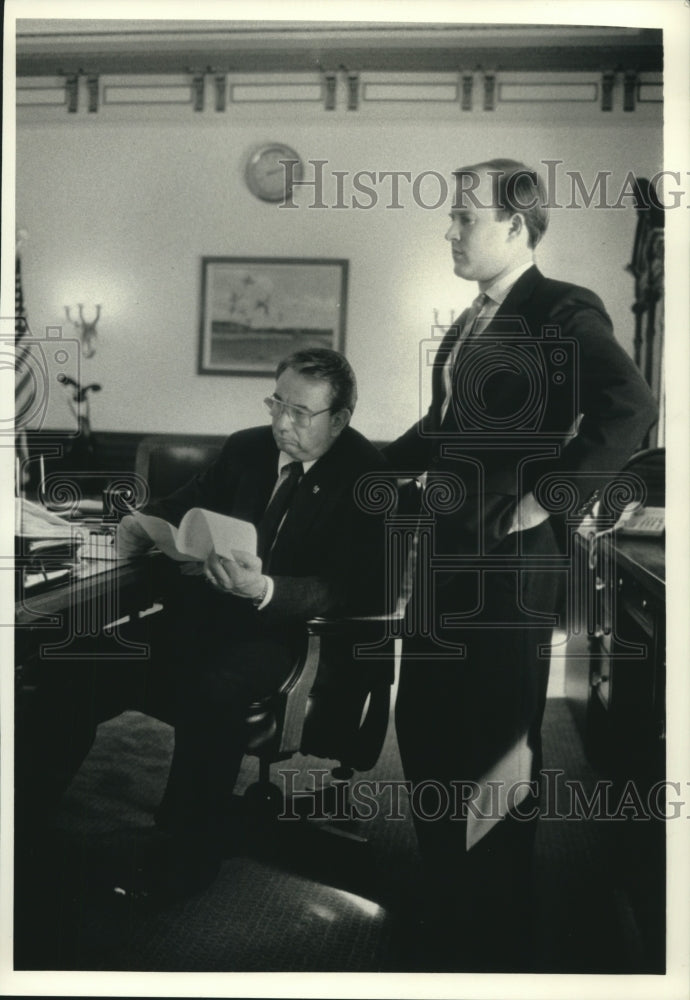 1991 Governor Thompson And Aide Scott Jensen In Office In Wisconsin - Historic Images