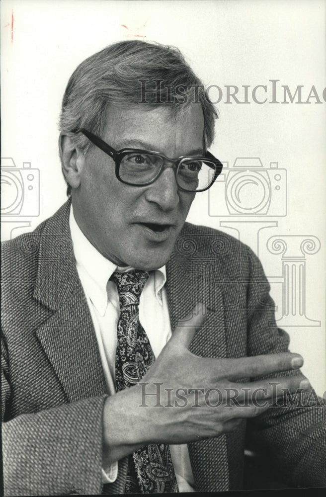 1990 Richard Seizer, professor, Yale Medical School, United States. - Historic Images