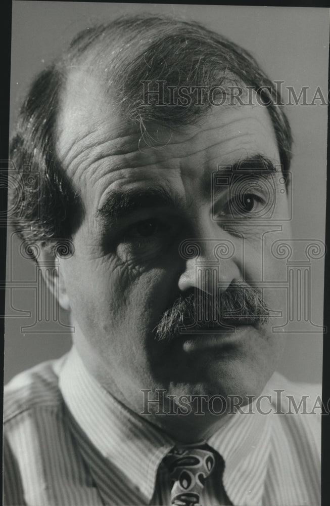 1994 Press Photo Robert E. Selwyn, President of Broadcasting, New World TV, Inc. - Historic Images