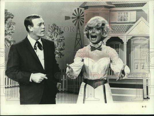 1968 Press Photo Carol Channing performing - mjc25149 - Historic Images