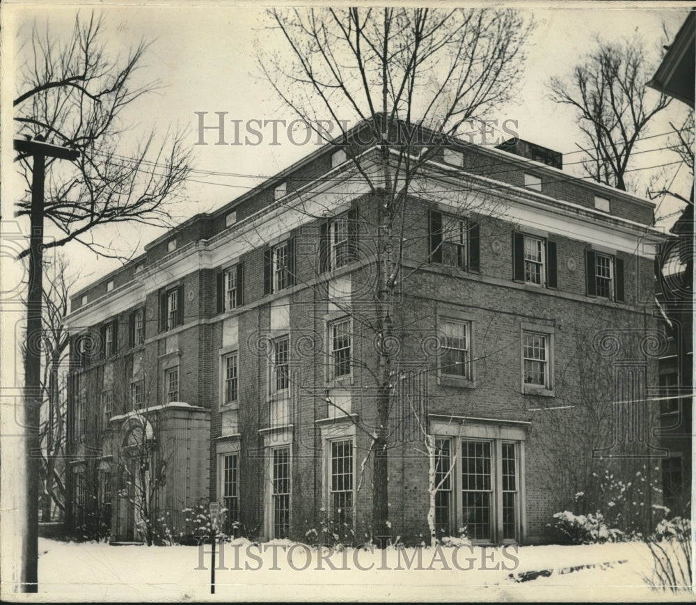 Press Photo Exterior View of Building in the Winter Snow - mjc25157 - Historic Images