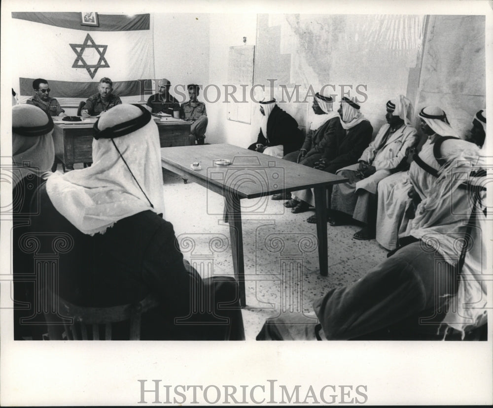 1969, Colonel Menachem Sharfman meets with the Sheiks - mjc25268 - Historic Images