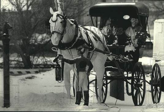 1990 Horse & carriage statue at Shamrock Coach & Carriage, Wisconsin - Historic Images