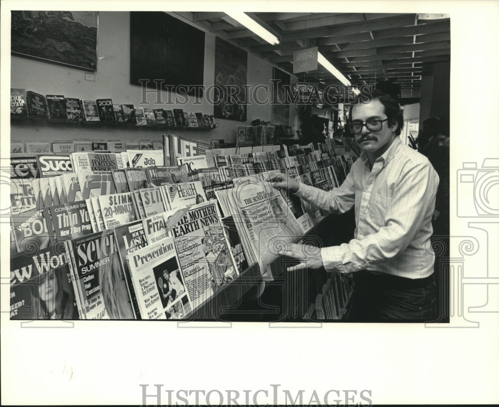 1984, Steve Shapson at his bookstore - mjc25280 - Historic Images