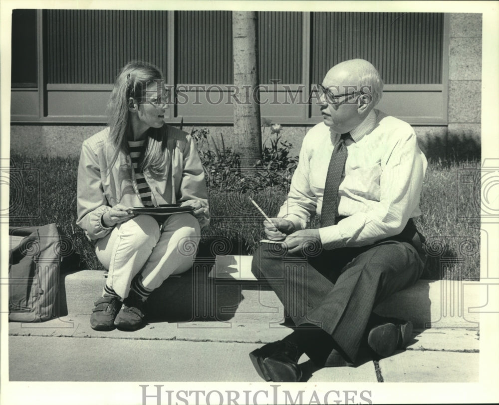 1985, Milwaukee School of Engineering president Bob Spitzer &amp; student - Historic Images