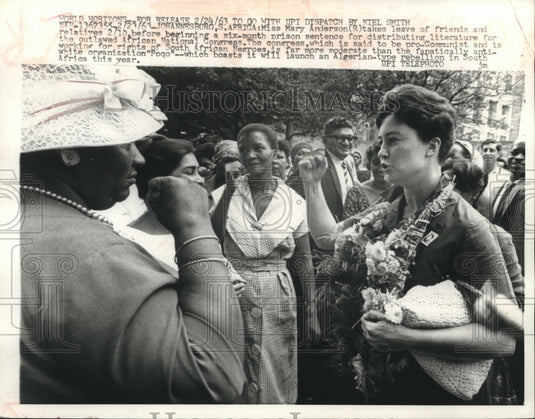 1963 Press Photo Mary Anderson Goes To Prison In Johannesburg, South Africa - Historic Images