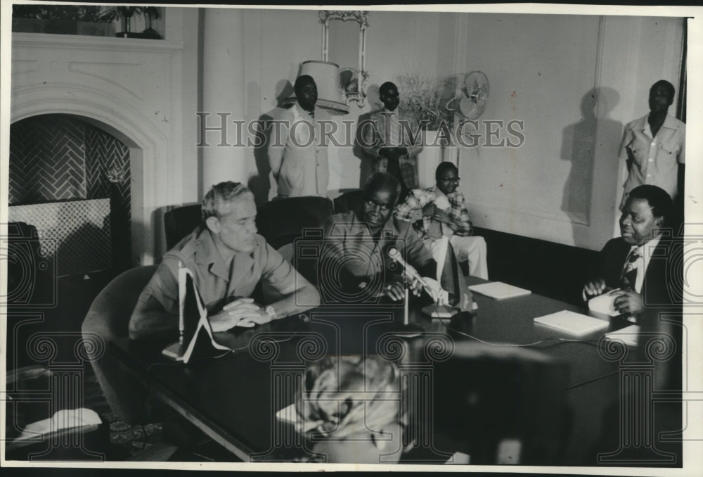 1977 Press Photo Jamaican Prime Minister Holds Press Conference In Lusaka - Historic Images