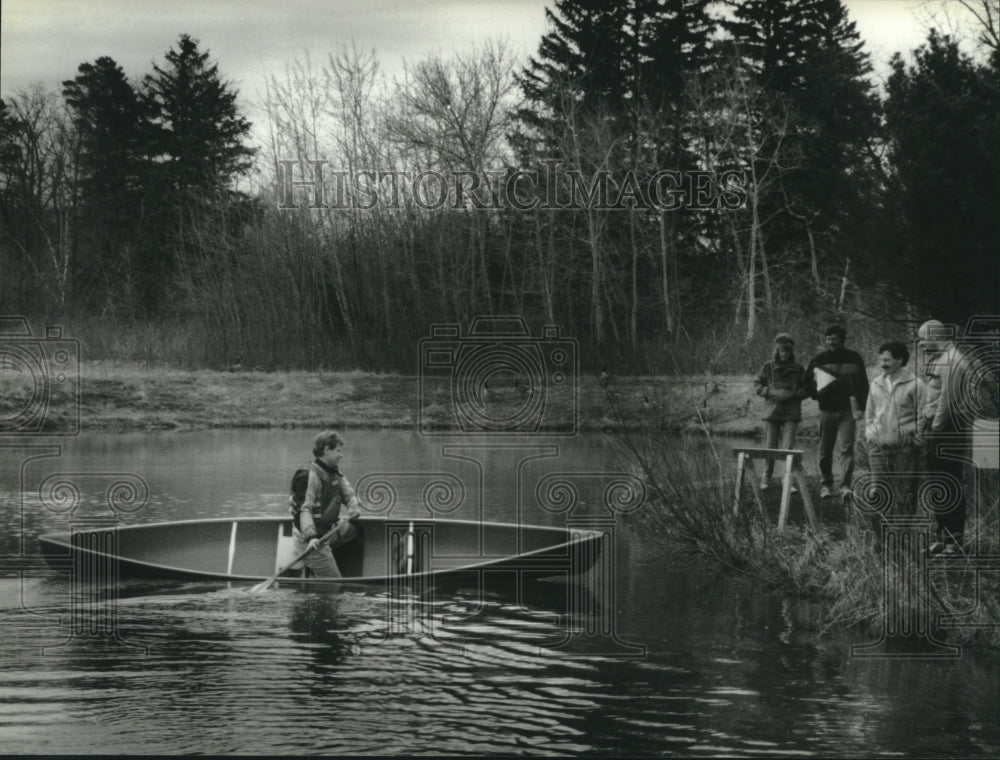 1993, Charlie Wilson, canoe demonstration, Schlitz Audubon Center - Historic Images