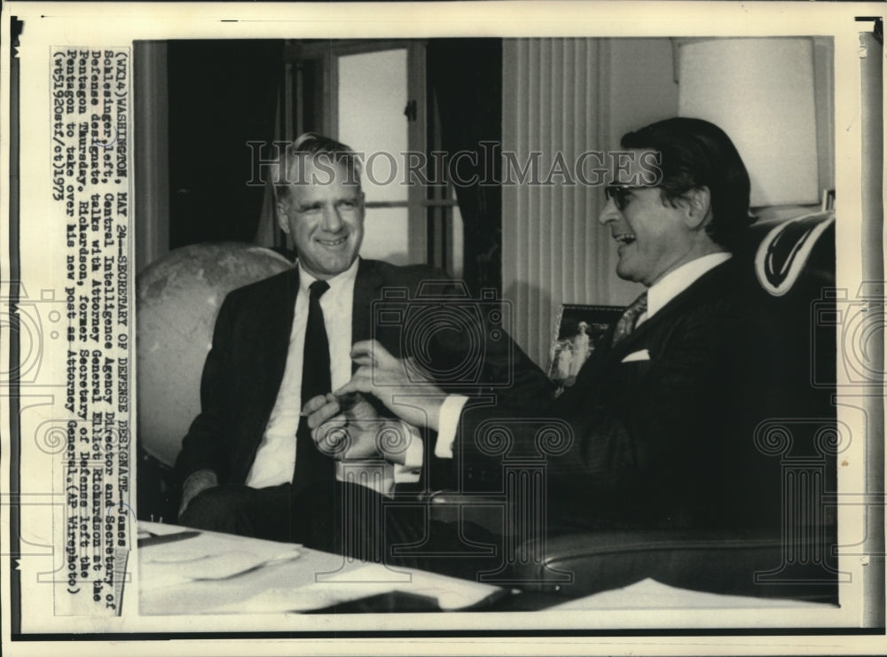 1973, James Scklesinger, Elliot Richardson, meeting at Pentagon - Historic Images