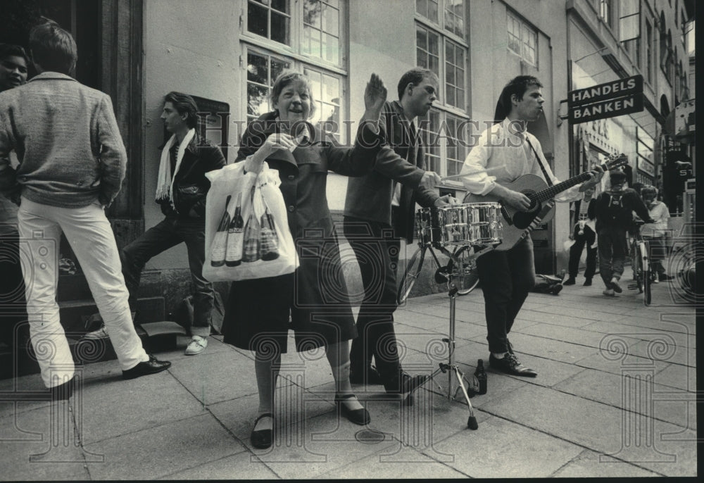 1985 Lady Dances To American Music Played By Musicians In Copenhagen - Historic Images