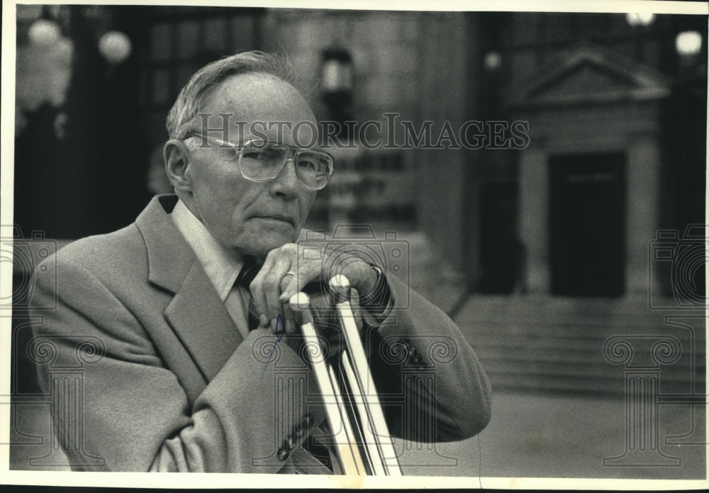 1992 Wisconsin Judge Michael T. Sullivan, in front of courthouse - Historic Images