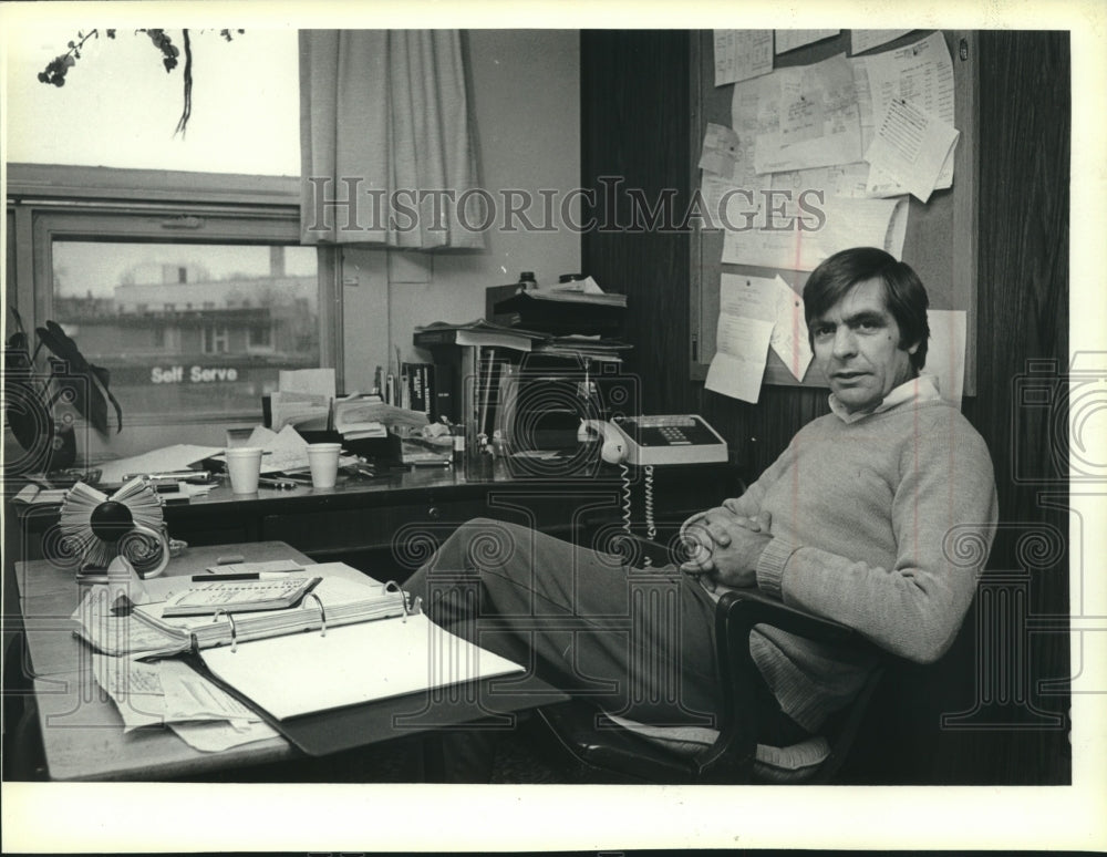 1980 Press Photo Director Of The Counseling Center Ted Seaver - mjc25473 - Historic Images