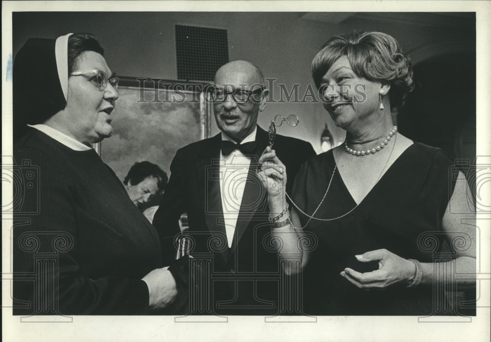 1969 Press Photo Attendees at gala at the University Club, Milwaukee - mjc25513 - Historic Images