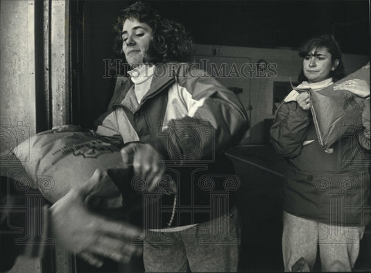 1990, Kelly & Erin Gallagher helps Second Harvesters Food Bank - Historic Images