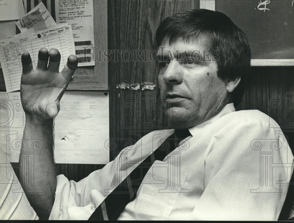 1982, Ted Seaver of the Milwaukee Inner City Development Project - Historic Images