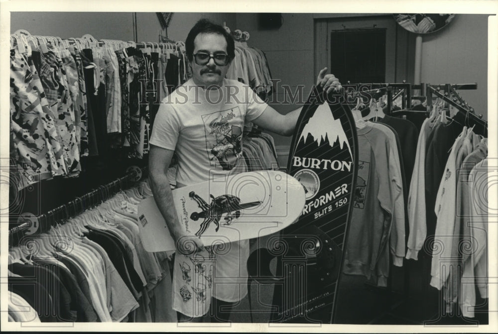 1986 Steve Shapson, owner of "Screaming Tuna" shop, in his store - Historic Images