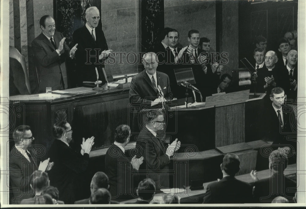 1969 Press Photo President Johnson receives standing ovation from congress - Historic Images