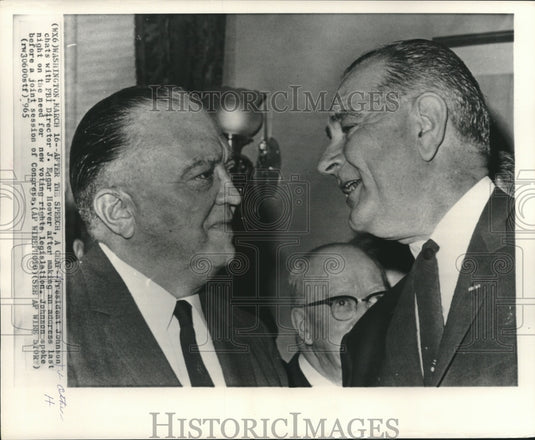 1965 Press Photo Pres. Johnson chats with FBI's J.Edgar Hoover in Washington - Historic Images