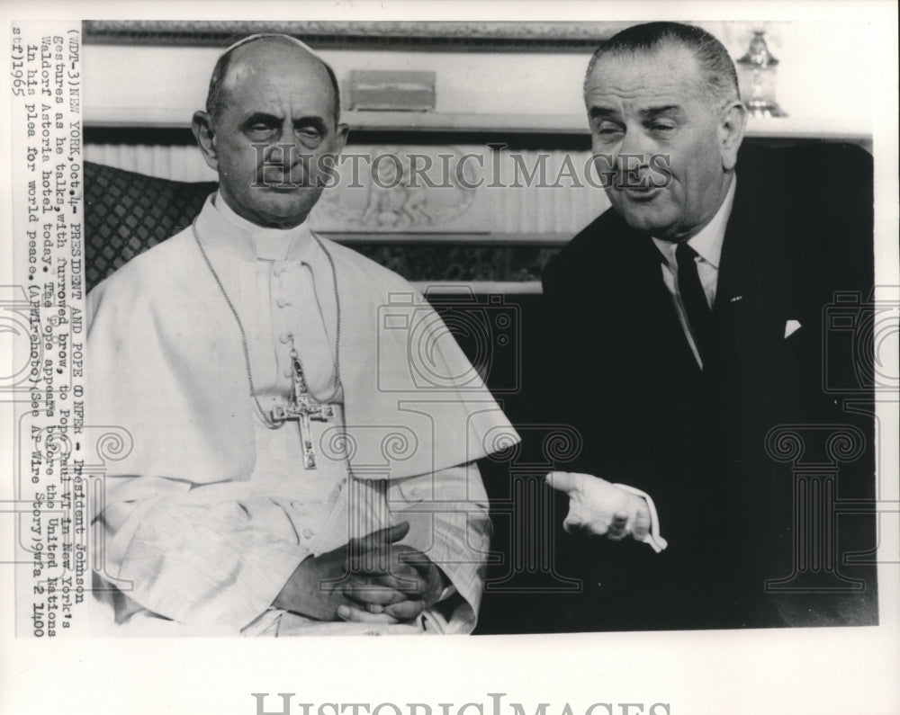 1965, President Lyndon B. Johnson &amp; Pope Paul IV talk in New York - Historic Images