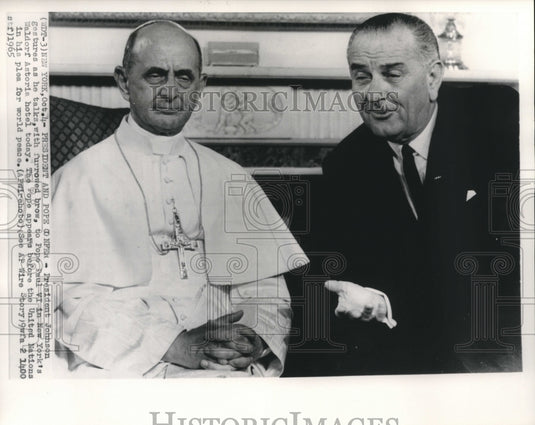 1965, President Lyndon B. Johnson & Pope Paul IV talk in New York - Historic Images
