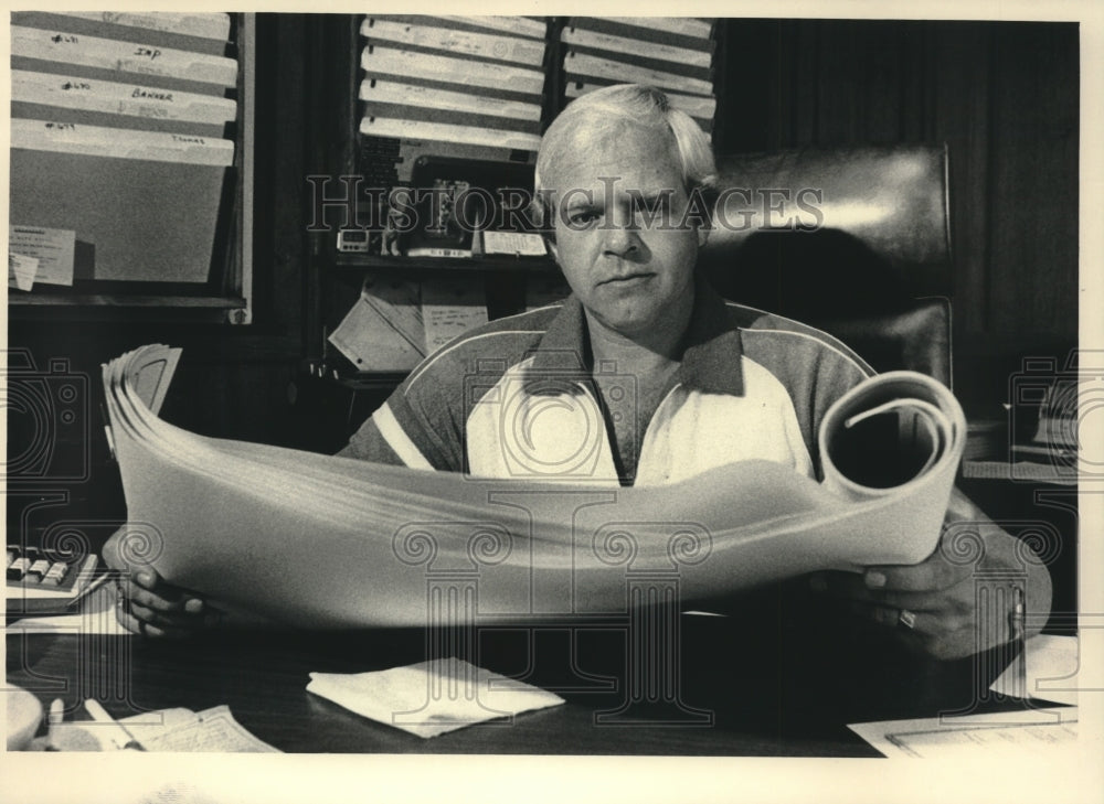 1983 William Seemuth, president of Improrite Inc. building firm - Historic Images